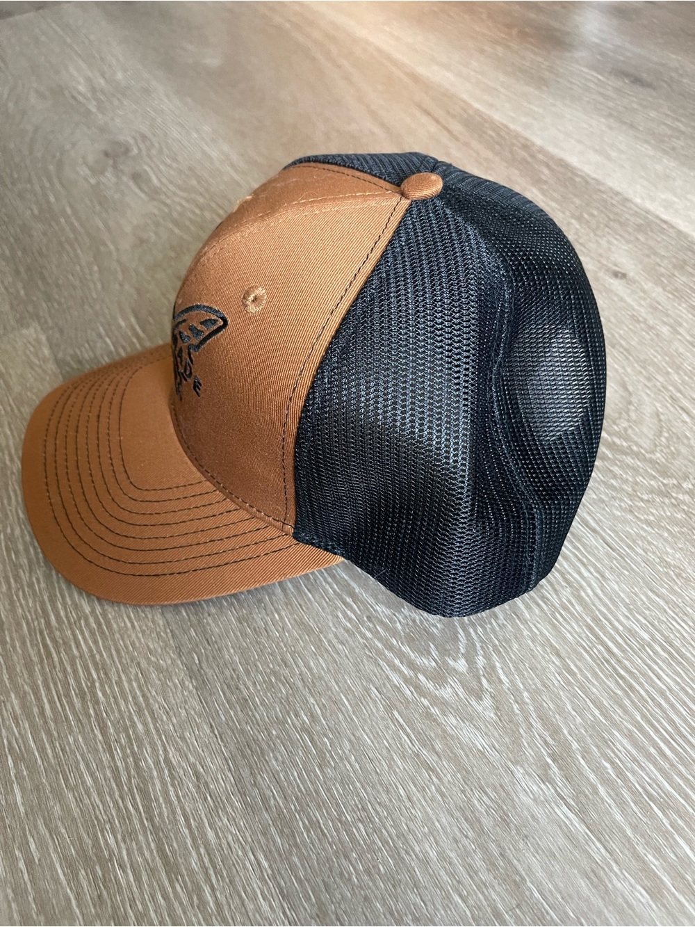 Benchmade Hat With Embroidered Logo - Picture 2 of 3
